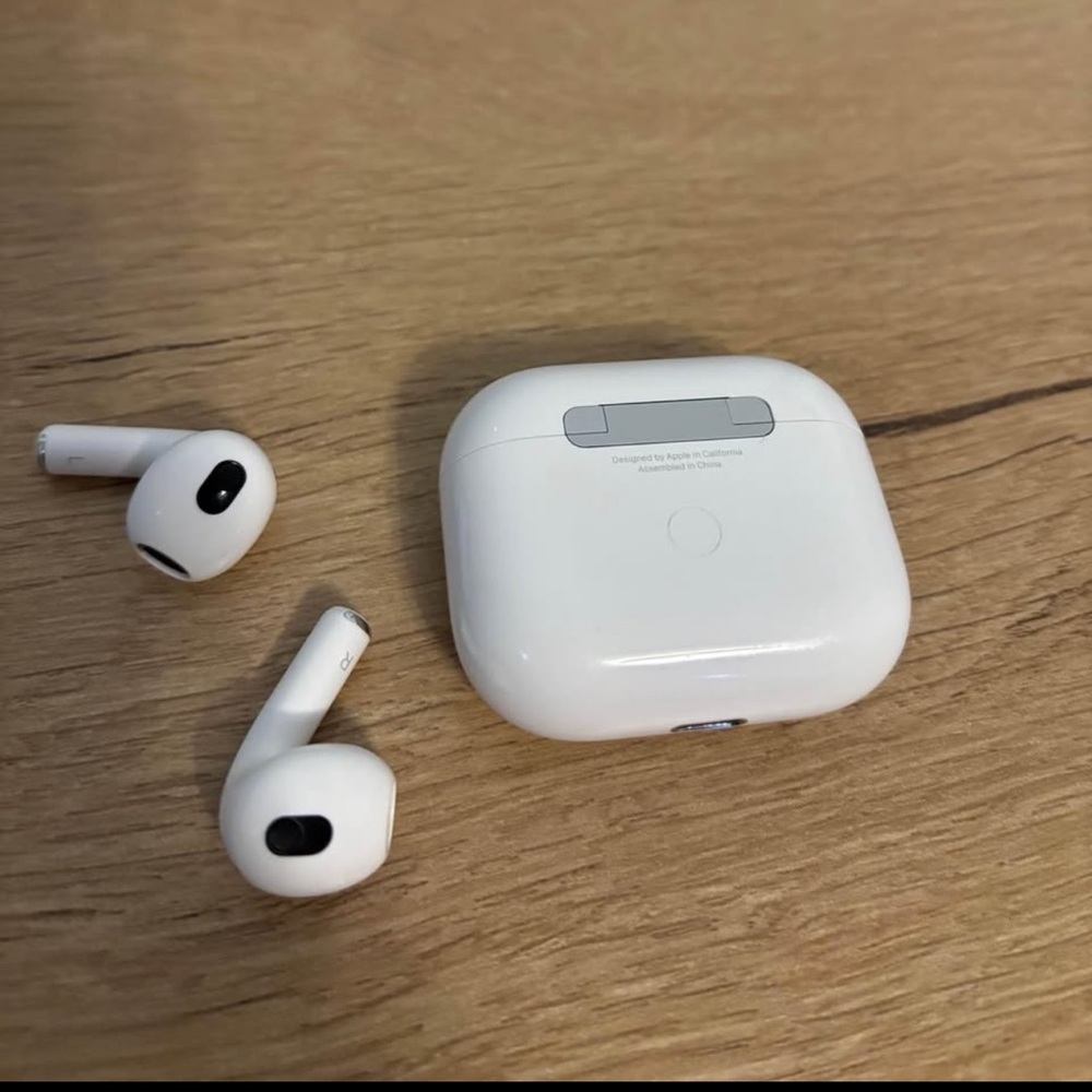 AIRPODS - 3rd Generation - Picture 3 of 3